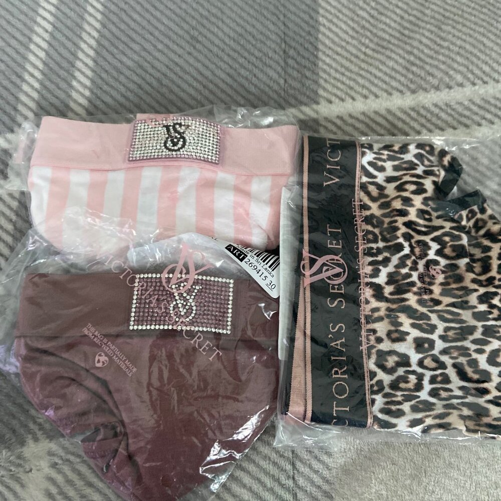 Victoria Secret - Picture 3 of 3